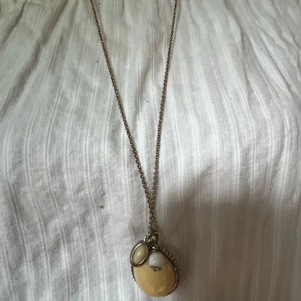 Elegant Cream Pendant Necklace